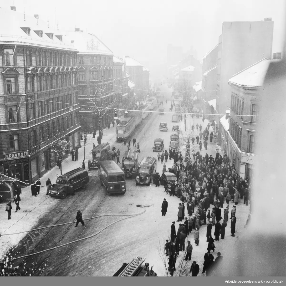 Brann i Holtangården på Grønlandsleiret i Oslo. 23 mars 1950