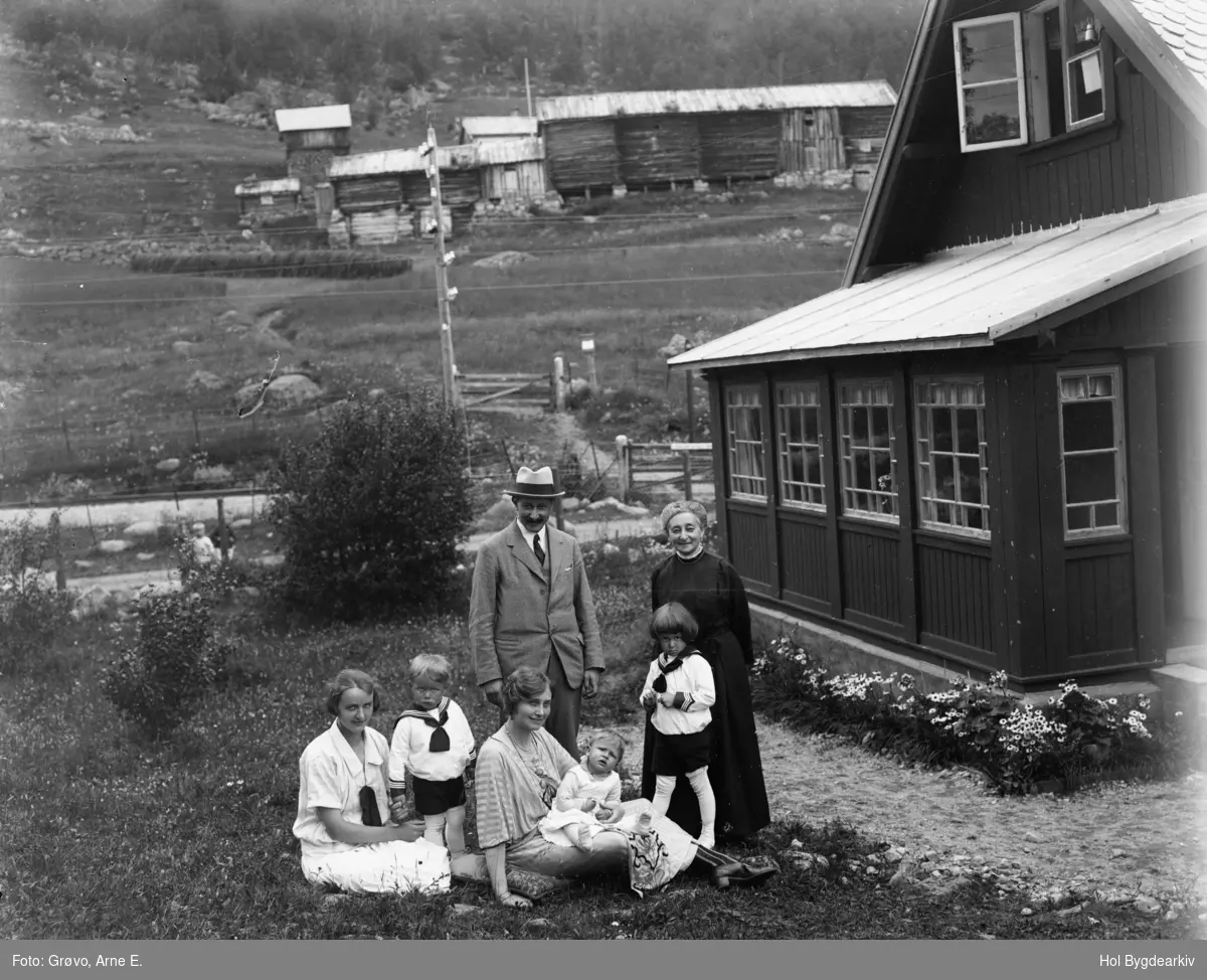 GruppeU, familie, bustadhus, veranda, Gardsbruk, jernbanelinje,