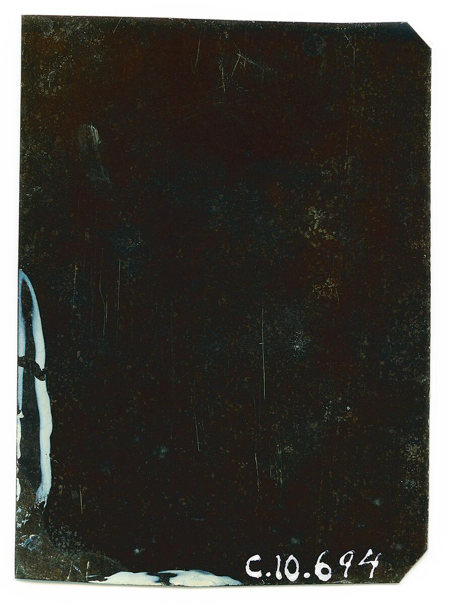 Gruppbild från omkr 1860-talet
FOTO PÅ PLÅT.  PORTRÄTTET VISAR 5 MÄN I OLIKA ÅLDRAR, (AVLÄGSNA SLÄKTINGAR TILL GIVAREN). 9 x 6,5 CM.