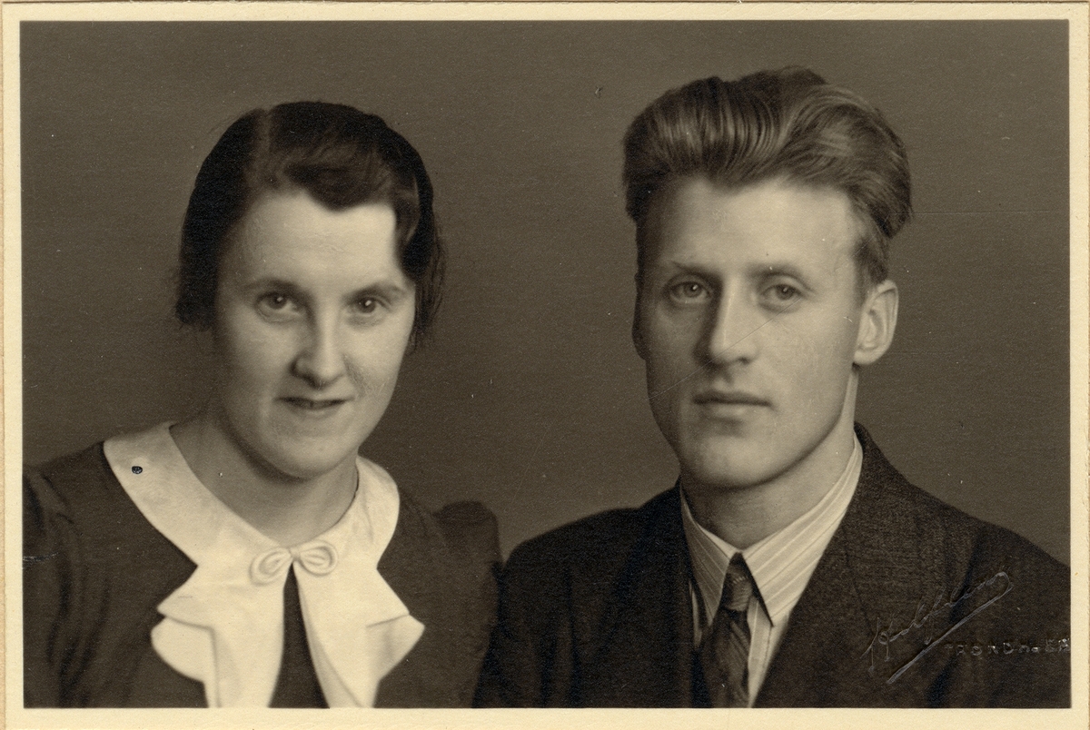 Portrett av forlovet par.