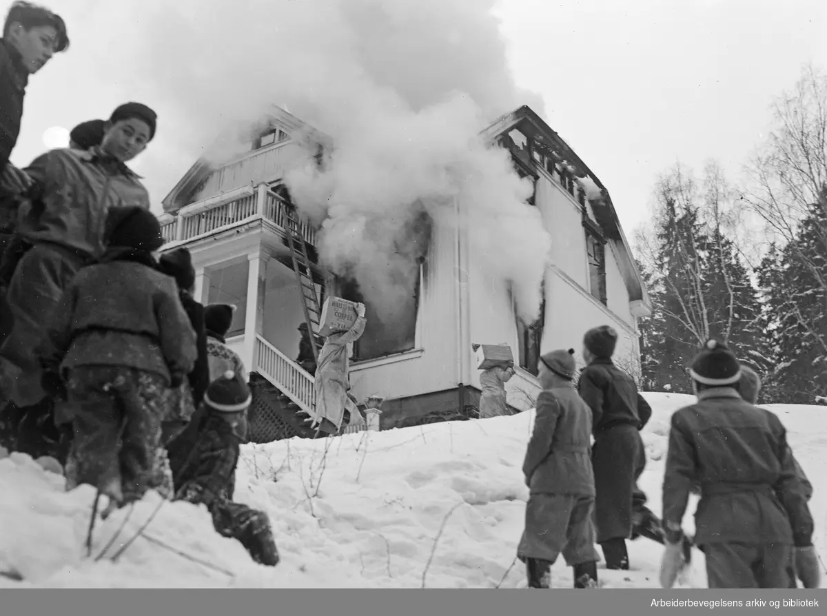 Brann i villa ved Lysaker stasjon. 2 mars 1951