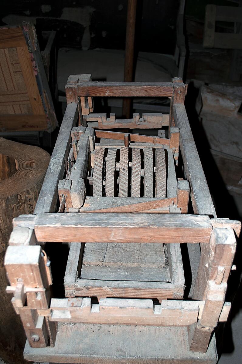 Med 6 hjul, inskuret: T Lang 1831, 1,2 lång