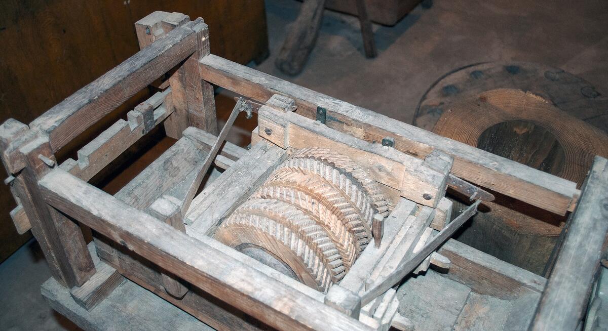 Med 6 hjul, inskuret: T Lang 1831, 1,2 lång