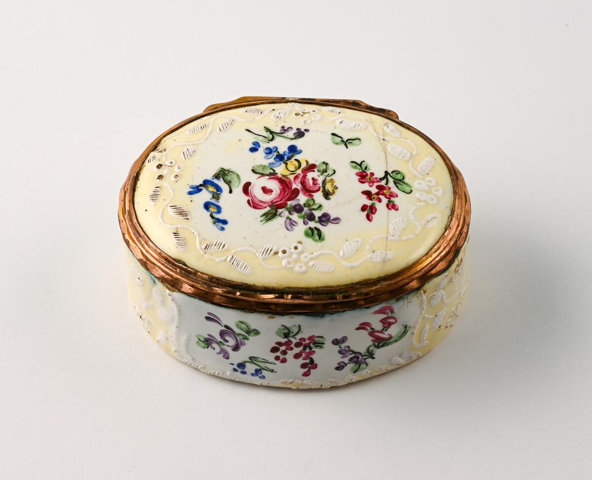 Av koppar, emaljerad, tillh. fru Catharina Schwartz gift med rådman L L:n Fåhraeus, f 1752, d 1808