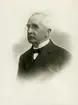 Kronofogde Hugo Ygberg. Sin yrkesbana hade han ärvt efter sin far. I förstone verksam från Vreta kloster, från 1883 boende i Linköping. Här porträtterad i före detta Maria Teschs ateljé 1920.