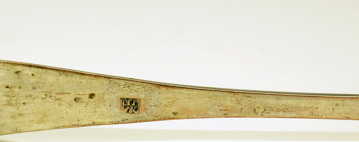 Sukkerklype av sølv. Stemplet H.I.F. BRE VIG, Hans Jacob Forbech, Brevik.