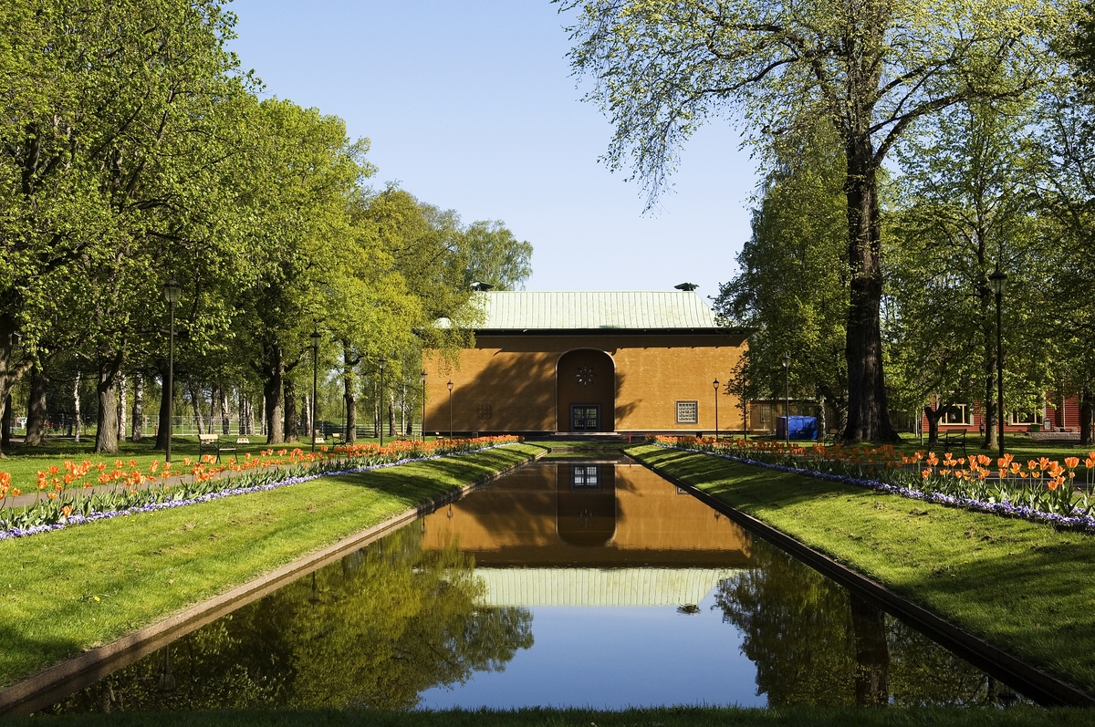 Värmlands Museum med Cyrillushuset och spegeldammen.