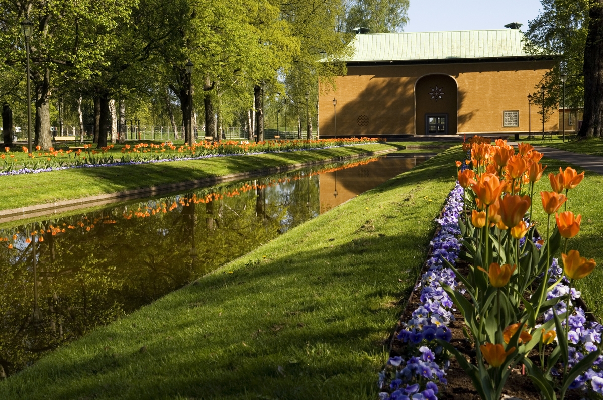 Värmlands Museum med Cyrillushuset och spegeldammen.