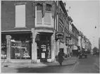 Skyltfönster med reklam för Läkerol, i Amsterdam, troligtvis 1926.