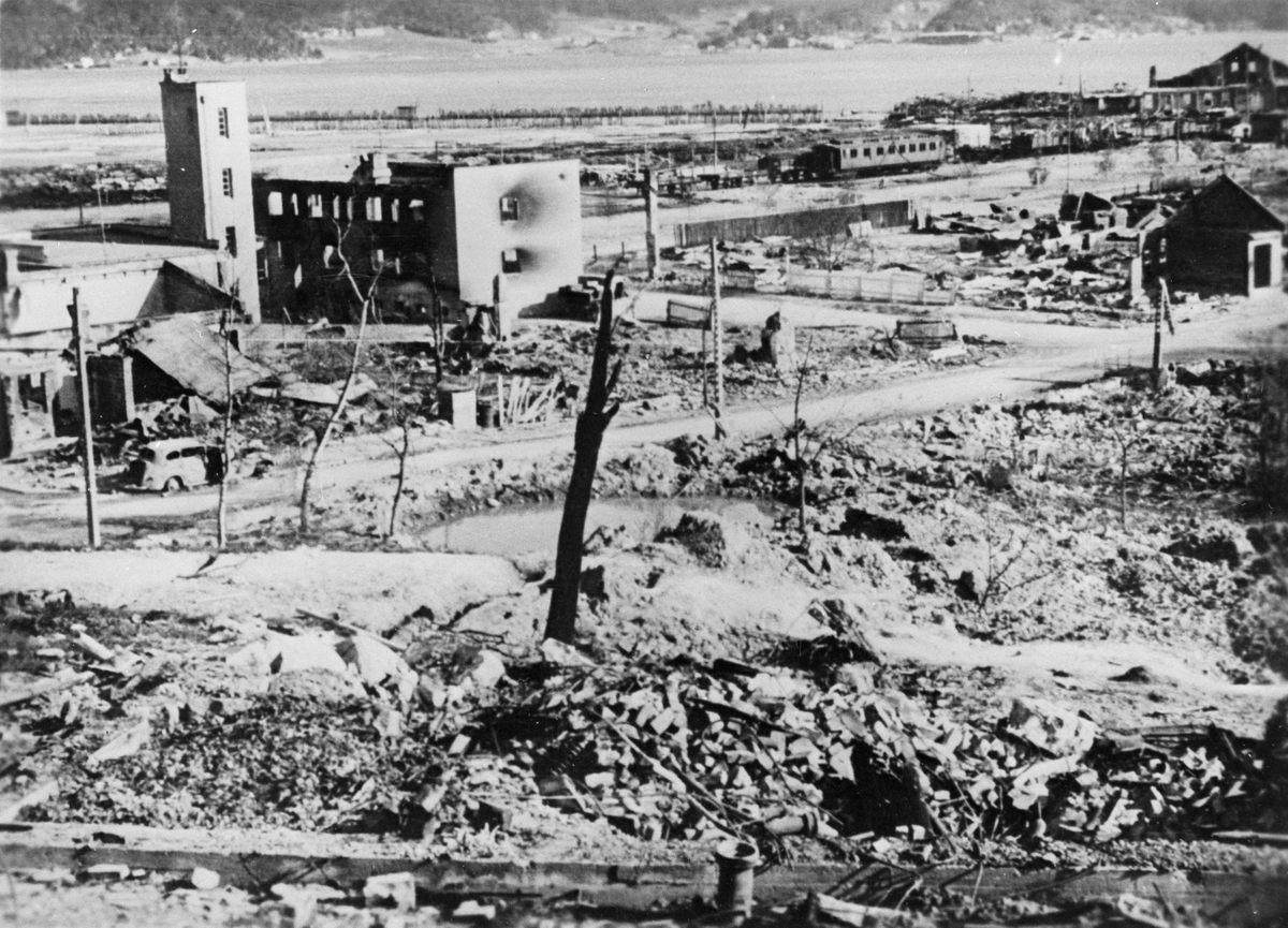 Ødeleggelser etter bombingen av Namsos.