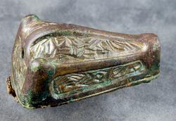 Djurhuvudformade spännen