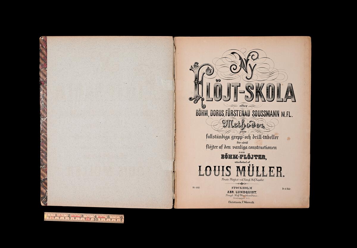 17 stycken inbundna notböcker - för både violin, klarinett, piano, flöjt osv. 1800-tal och 1900-talets första hälft. Från Visby Högre Allmänna Läroverk.