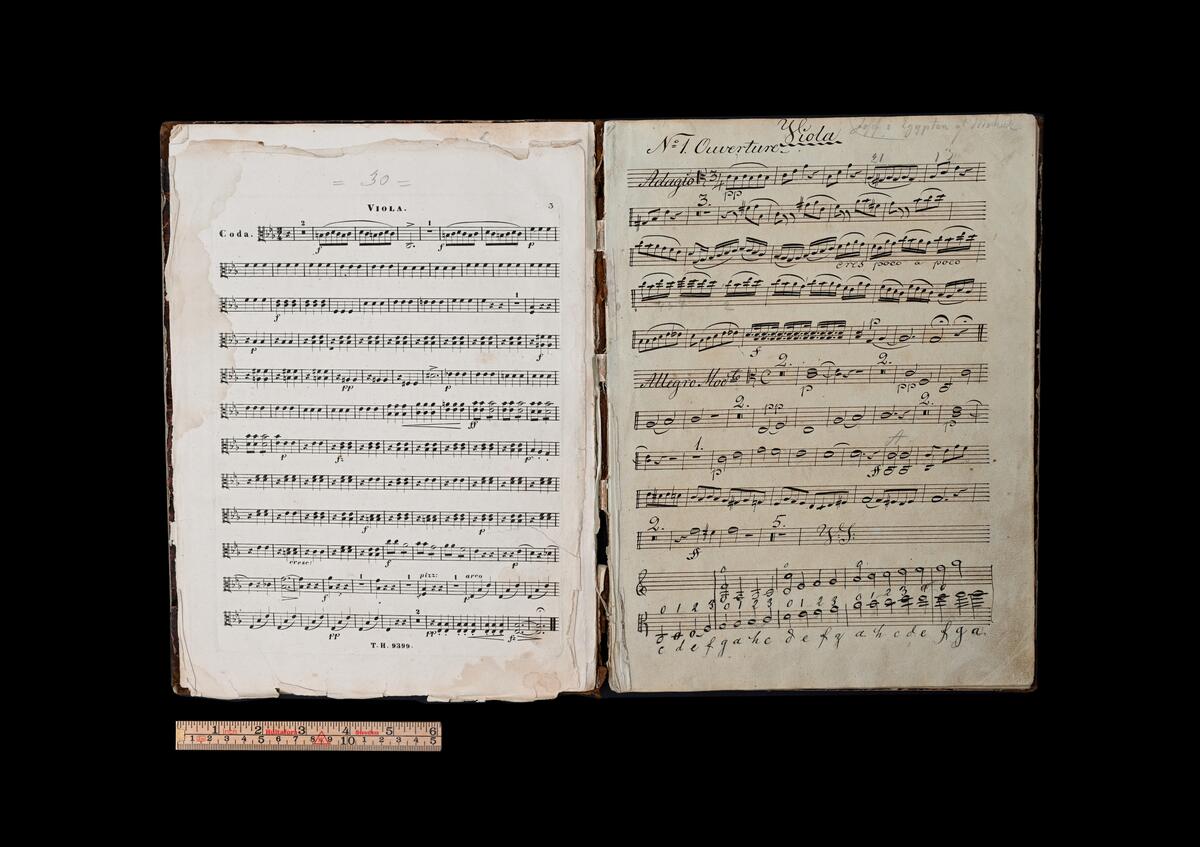 17 stycken inbundna notböcker - för både violin, klarinett, piano, flöjt osv. 1800-tal och 1900-talets första hälft. Från Visby Högre Allmänna Läroverk.