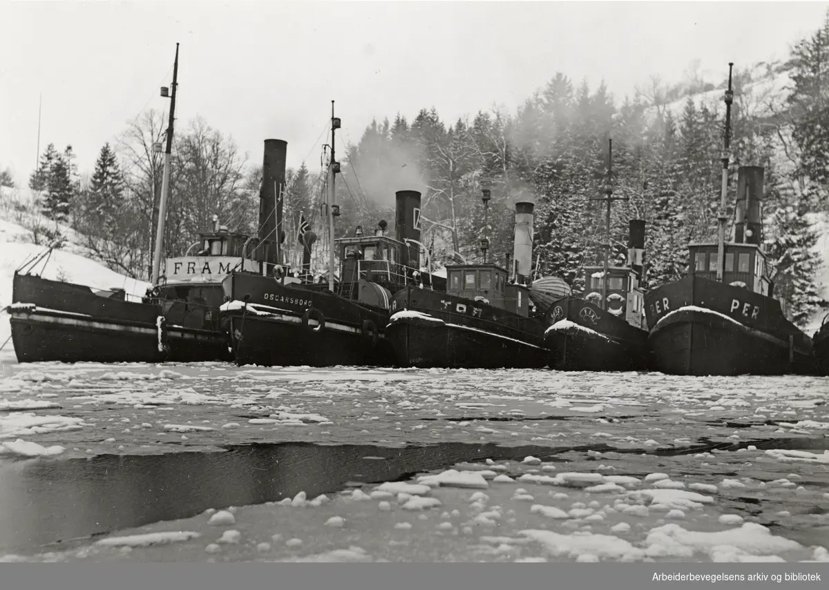 Norske båter ankret opp på ukjent sted i Sverige venter på å bli ført hjem. Udatert. 1945