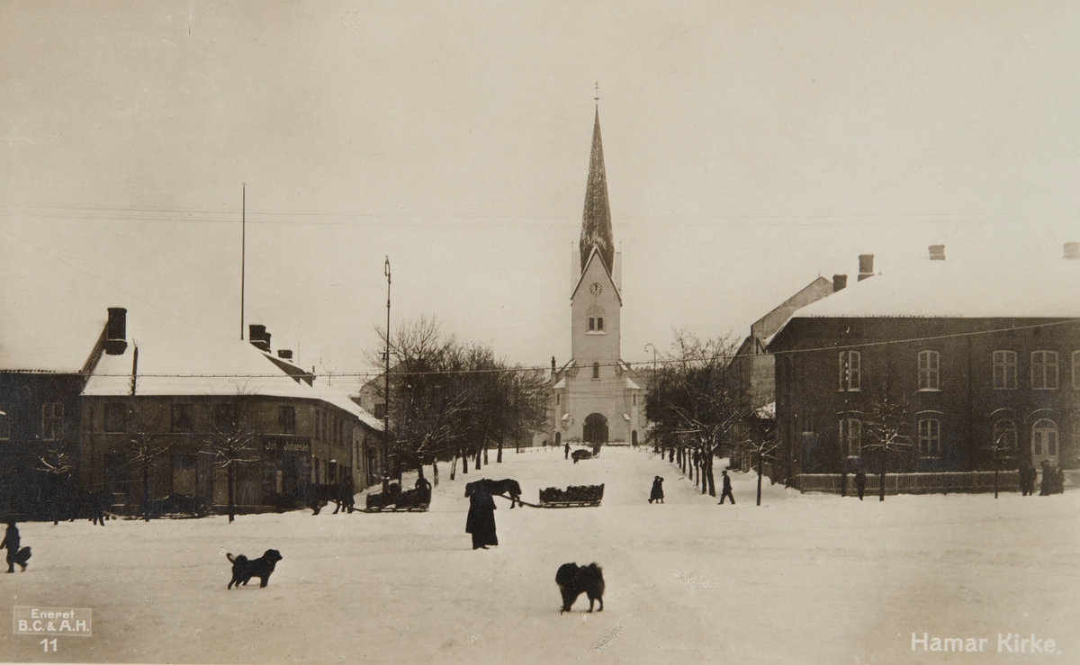 Postkort, Hamar, Stortorget, Jønsrudgåren Hamar domkirke, Munchgården, vinter

