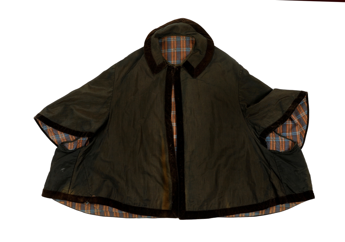 Cepe med ermehull. Tynt ullstooff