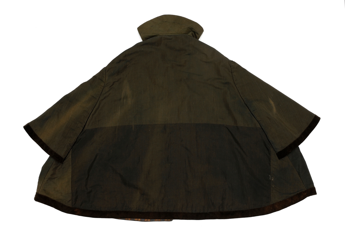 Cepe med ermehull. Tynt ullstooff