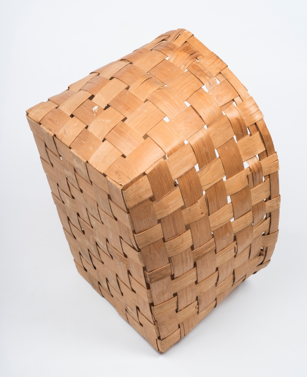 Furuspon, flettet, to rom.