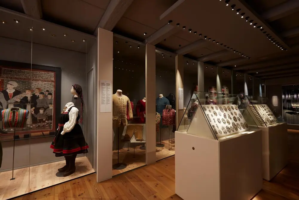 Folkedraktutstilling