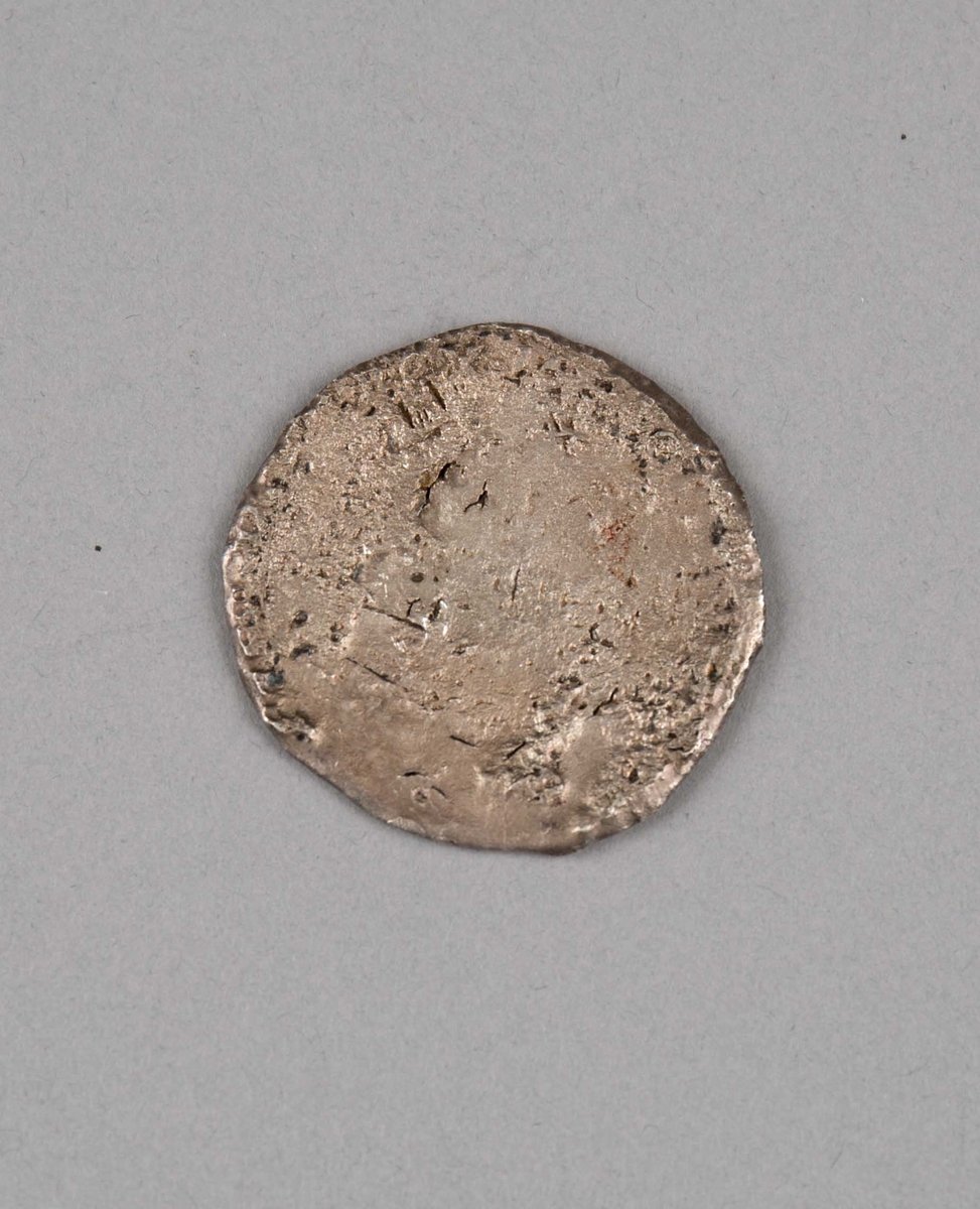 Rundefunnet, stort antall gull- og sølvmynter fra nederlandske ostindiafareren AKERENDAM som forliste på jomfruturen 8. mars 1725 utenfor Ålesund på Sunnmøre.

1 stk.  Dukaton i sølv
