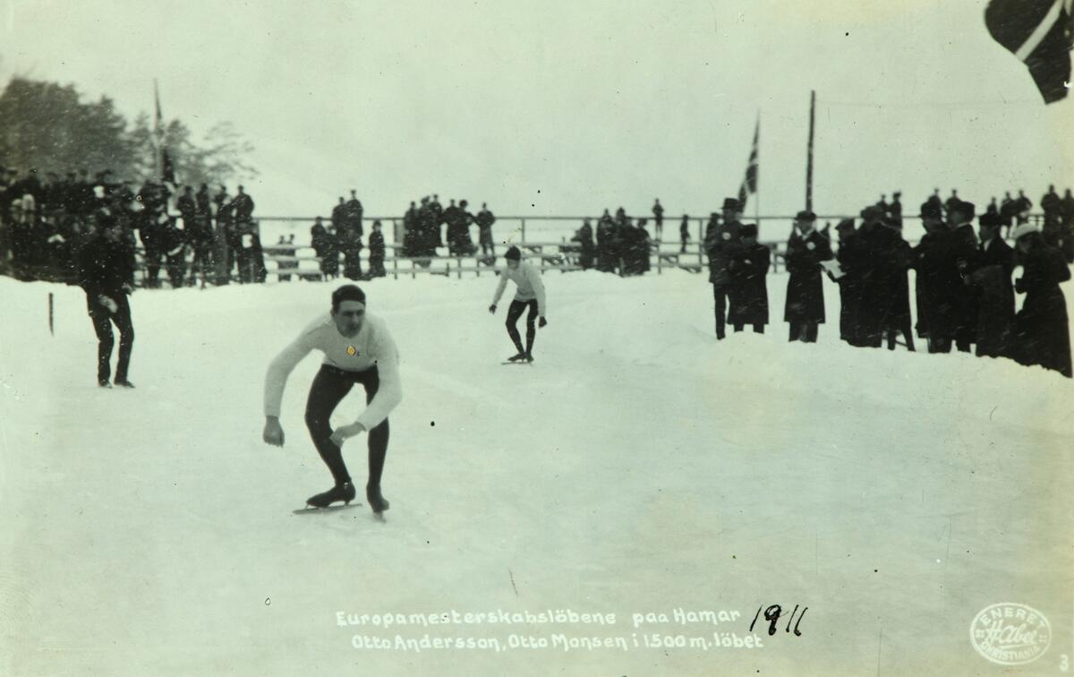 Postkort, Hamar, Mjøsisen, Veslemjøsa, Europamesterskap på skøyter 1911, EM 1911, på startstreken svenske Otto Andersson 47,2 og Otto Monsen 47,3 fra Hamar på 500 meter
