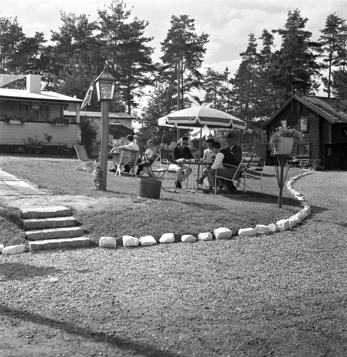 Från makarna Sven-Gerhard och Sonja Larssons populära kaffeserveringen i Tallboda.
