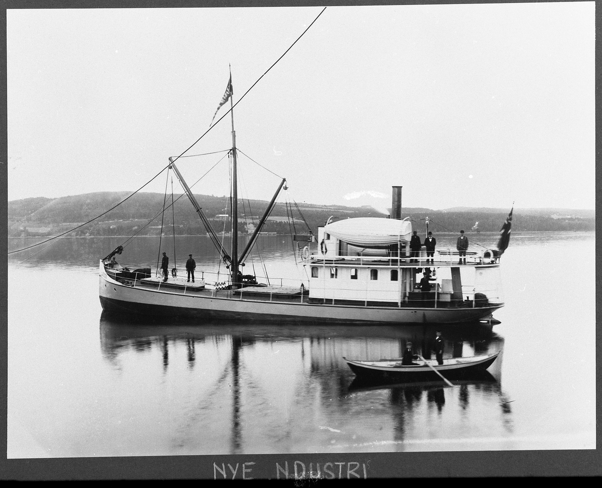 Båten Industri II på Mjøsa ca.1890.