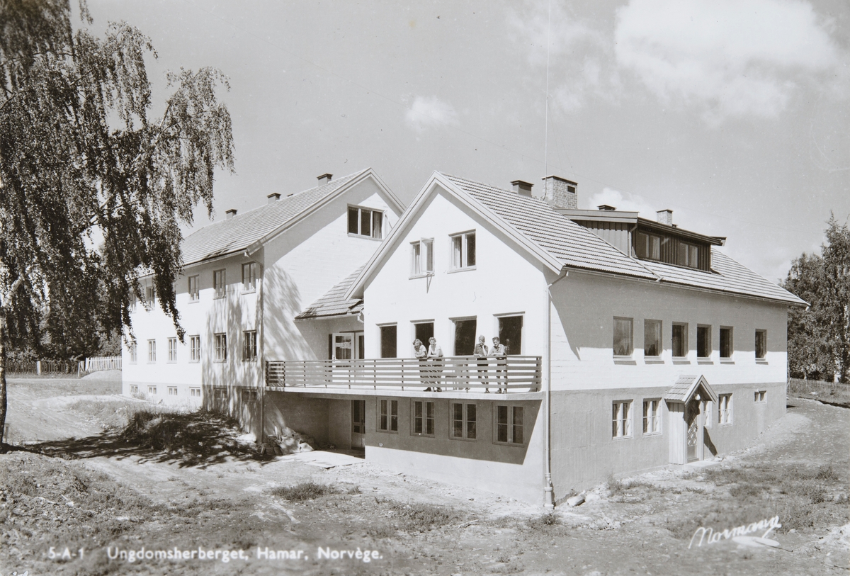Postkort, Hamar Ungdomsherberget i Finstads gate 11 ved Hamar stadion,