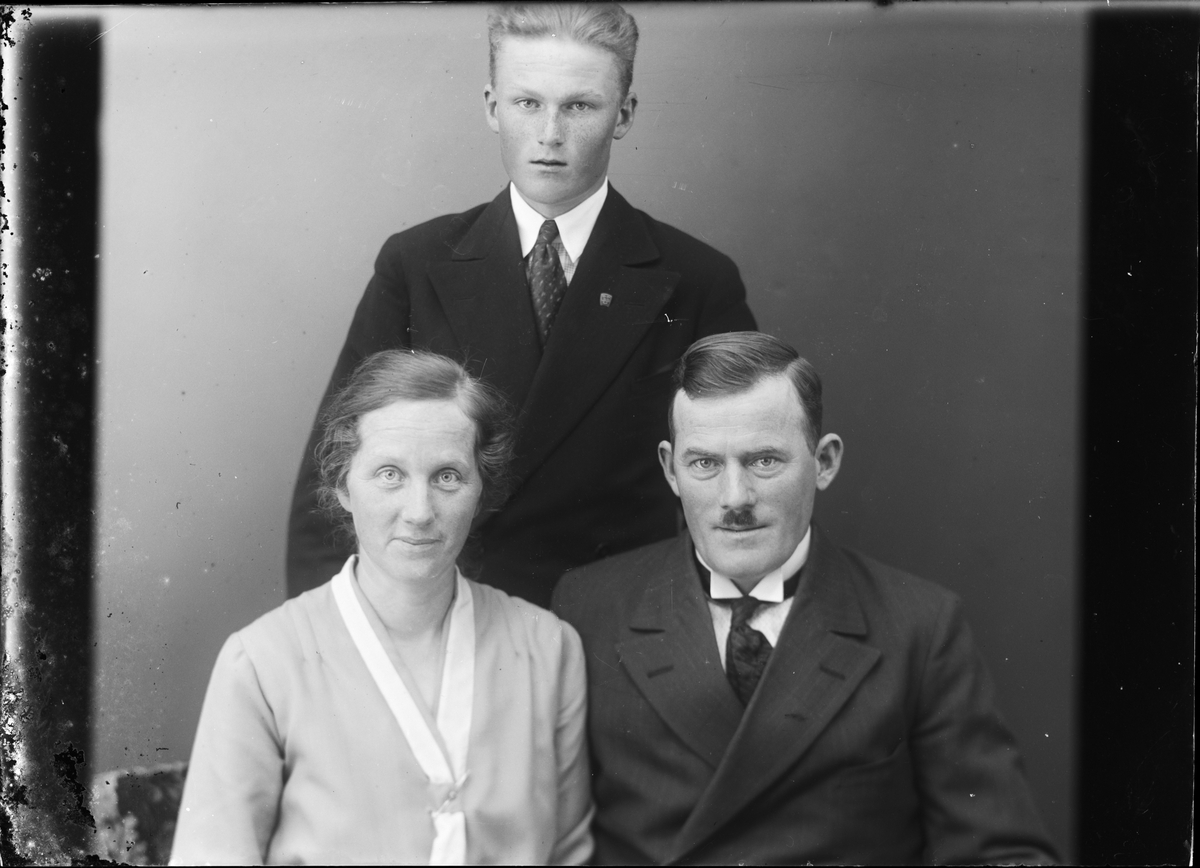 Ateljéporträtt - familj, Östhammar, Uppland