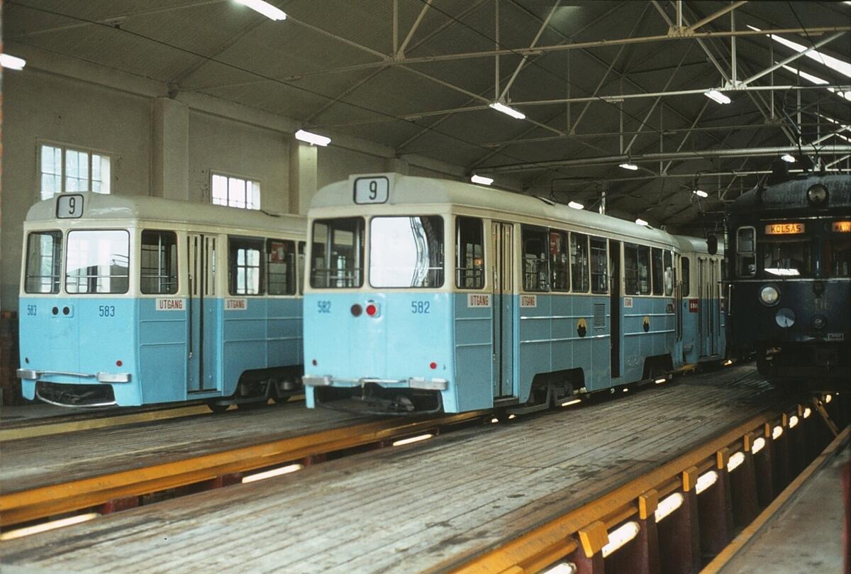 Oslo Sporveier, TBG 583 og 582, linje 9, her parkert i hall på Avløs.