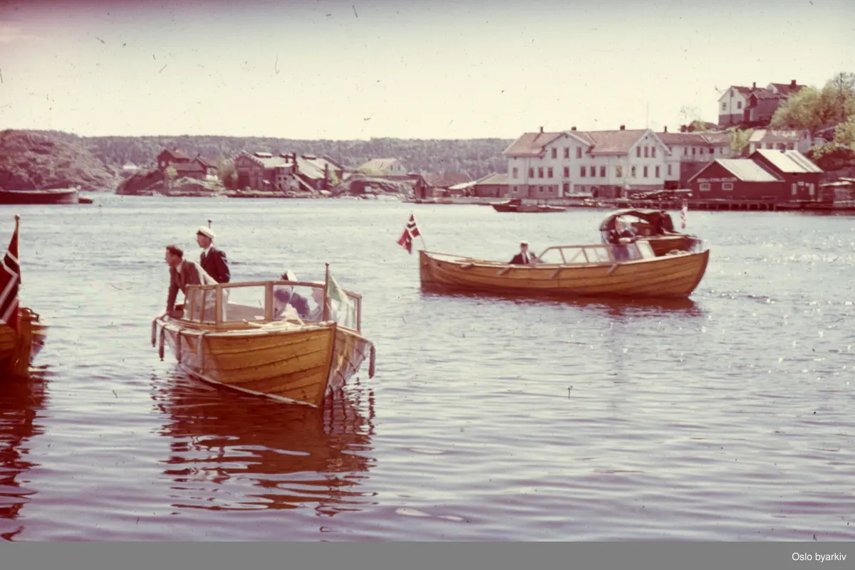 Menn på båttur. Trolig Sandefjord