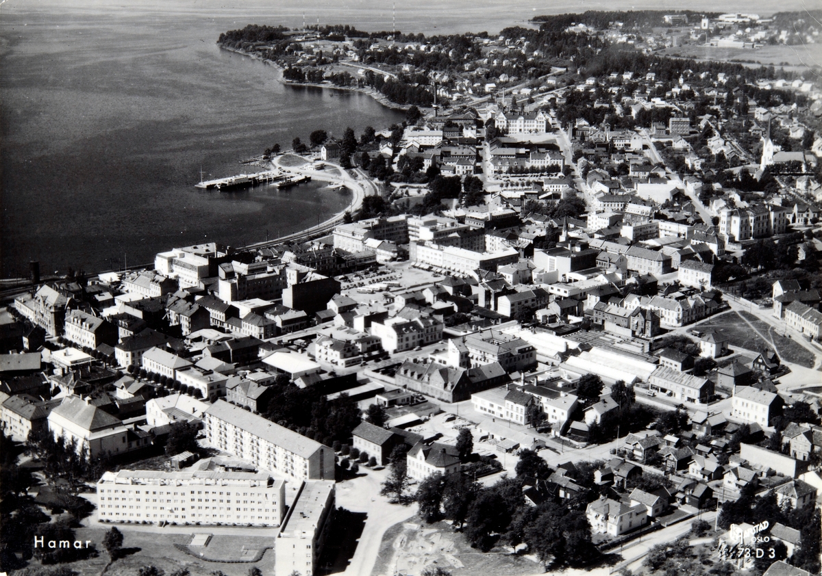 Postkort, Hamar, flyfoto, fra Østbyen mot sentrum, Christiebygget, Parkgården i forgunnen,