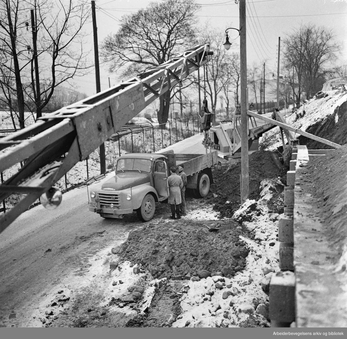 Enebakkveien utvides ved Vålerenga. Januar 1961