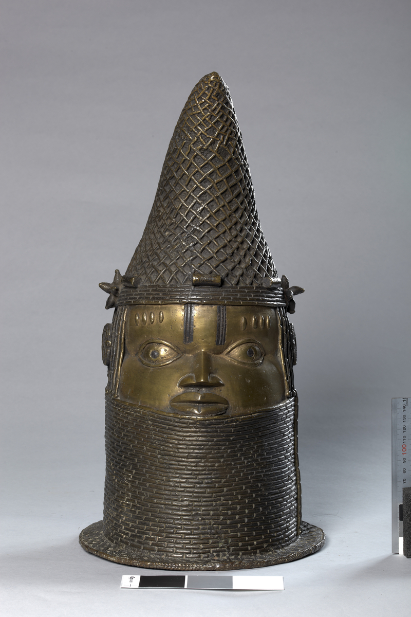 Hodefigur av dronningmoren.