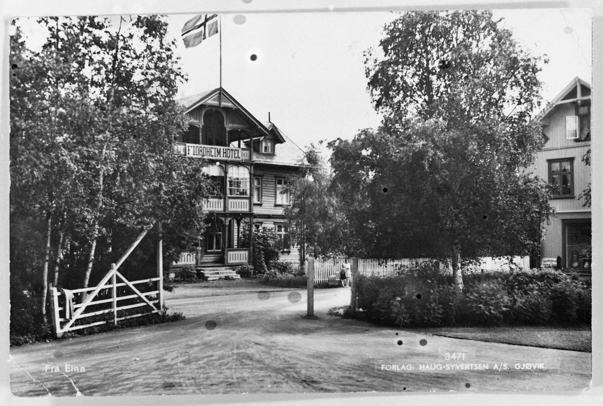 Fjordheim Hotel på Eina i Vestre Toten, i sin tid et eksklusivt feriested. Ca. 1935.