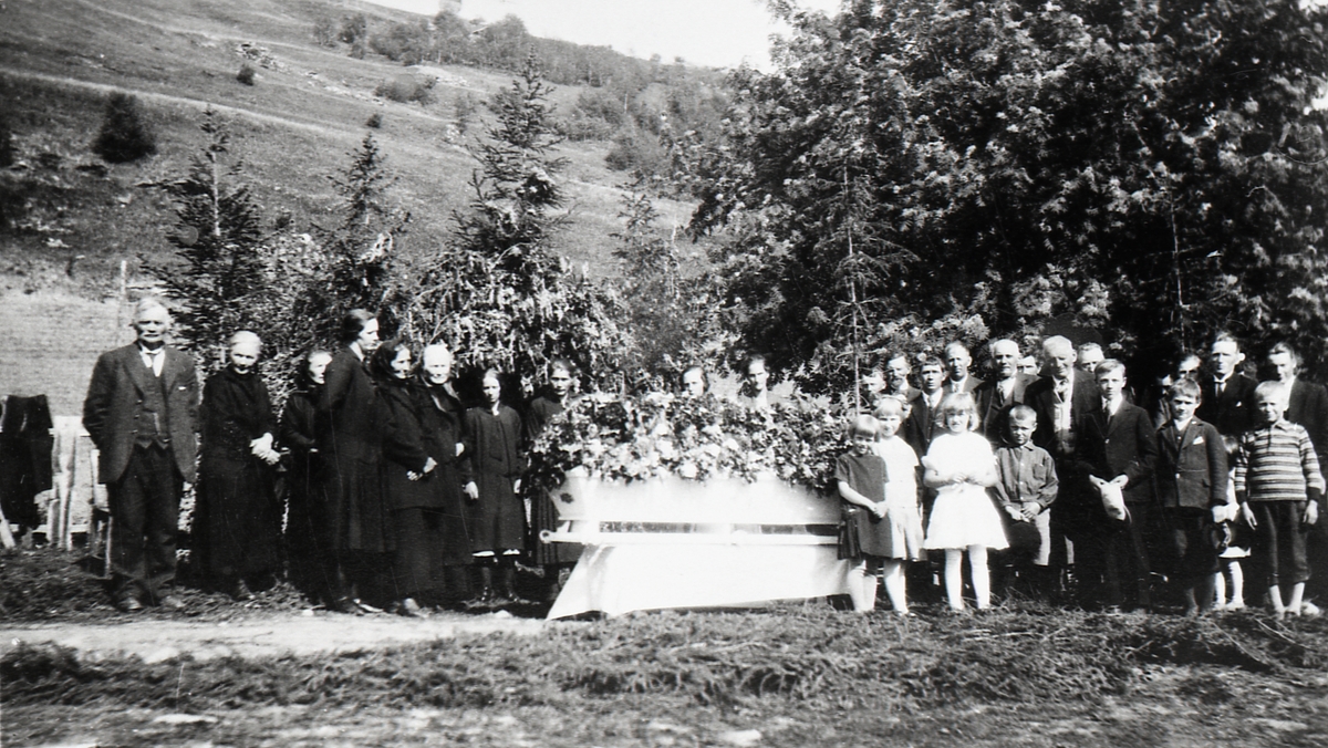 Gravferd på Viste Flekkelijordet  74/6, Vestre Slidre.