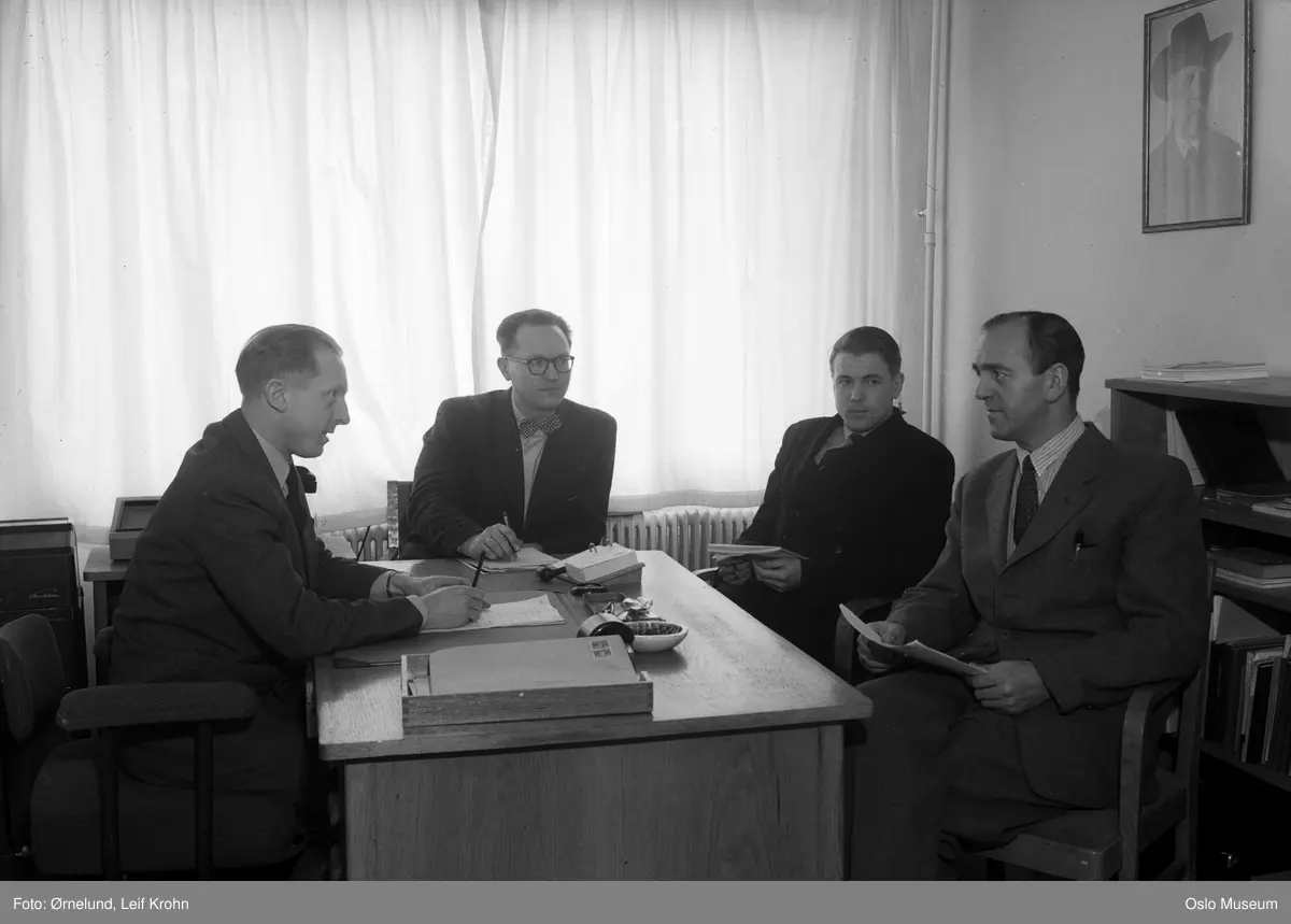 Forsvarsdepartementet, interiør, kontor, menn, møte