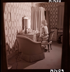 1687 Ingrid Bergman U.S.A Huvudrollen i Broadway-pjäsen Joan