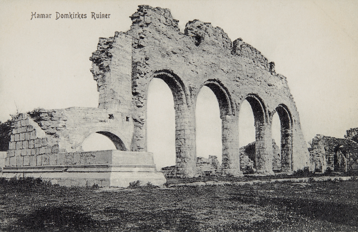 Postkort, Hamar, Domkirkeruinen på Domkirkeodden, Storhamar, 