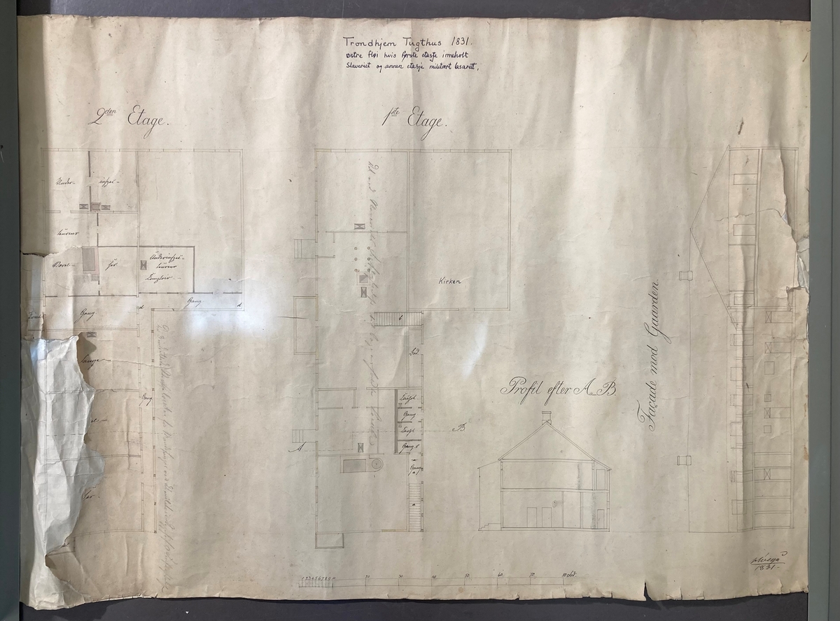 Tegningene er slitt og krøllete og har mange rifter. Noen av dem er svært bleket.