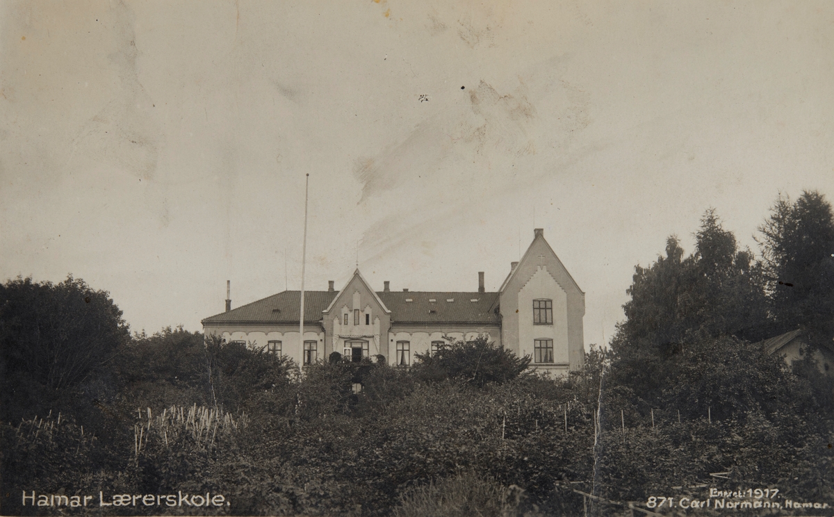Postkort, Hamar lærerskole, Holsetgata 31, hagesiden,