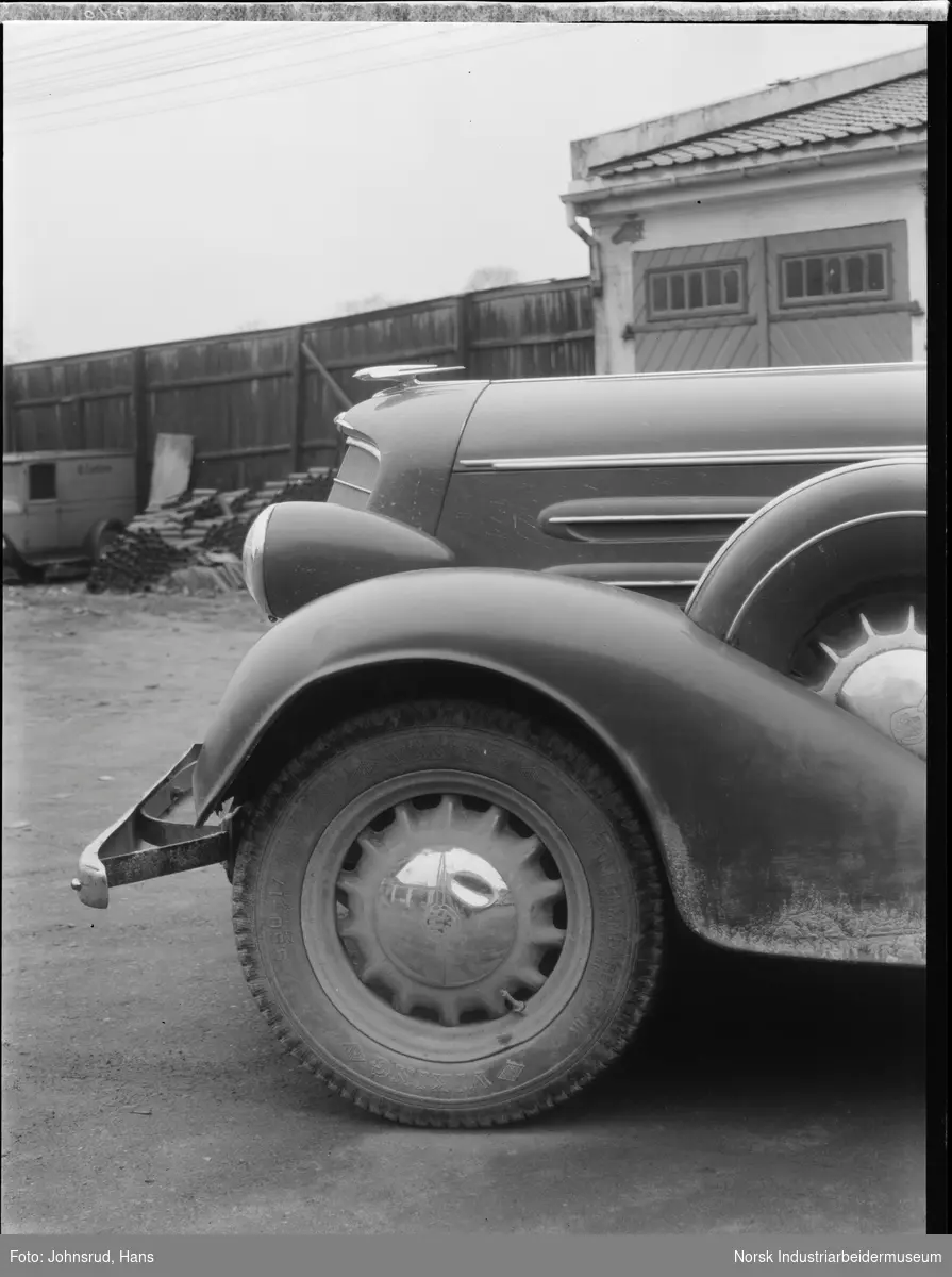 Bil fotografert med bulk i forbindelse med bilkollisjon. Bilen tilhører Kaare Østdahl.