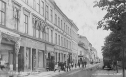 Postkort, Hamar, Strandgata 55 - 53 - 51, bygård, forretning