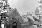 År 1915 stod Linköpings nya brandstation klar. Den hade ritats i nationalromantisk stil av byggmästaren Nils Meijer med hjälp av arkitekt Nils Rosell och blev ett verkligt lyft för stadens brandväsen.