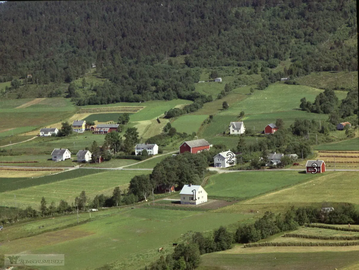 Vike ytre, gnr. 36..2. Bnr. 22..3. Vike gamle skule, ligg på 36/17 sin grunn.