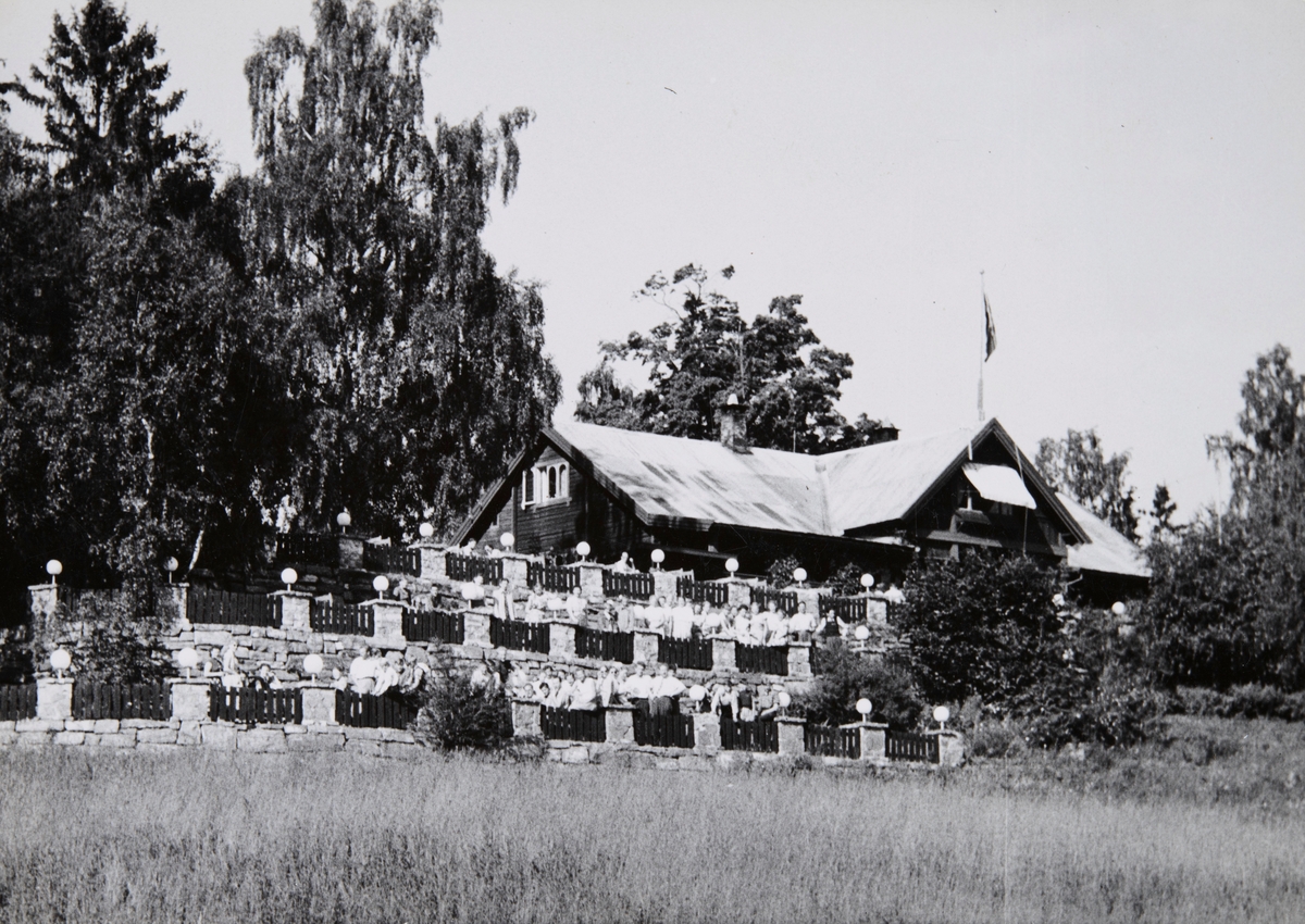 Postkort, Hamar, Hedmarktoppen, Filadelfiamenigheten på Hamar, Pinsevennene, kjøpte Hedmarktoppen Friluftsrestaurant og Sporstsstua 1. mars 1954,