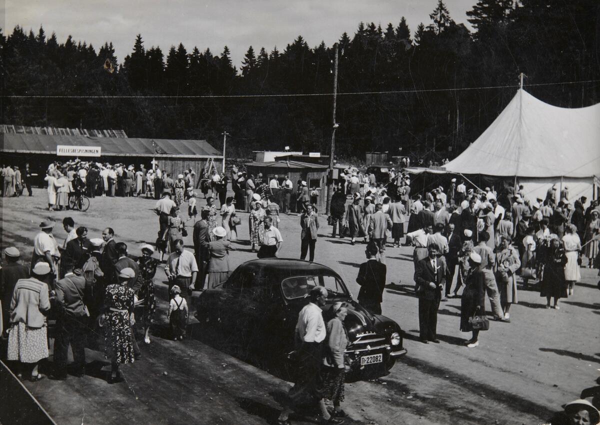 Postkort, Hamar, Ankerskogen, Greveløkka, Filadelfiamenigheten på Hamar, Pinsevennene arrangerte sommerstevner her i 1952 med 1400 deltakere og i 1953 med 4-5000 deltakere,