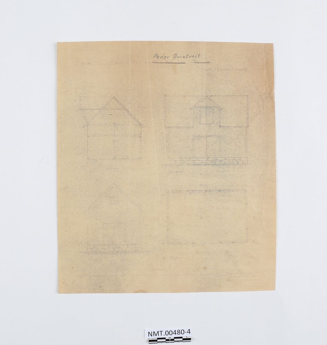 Kopiar av arkitektteikningar av bustadhus, uthus og sjøhus. Dei viser fasade- og planteikningar.