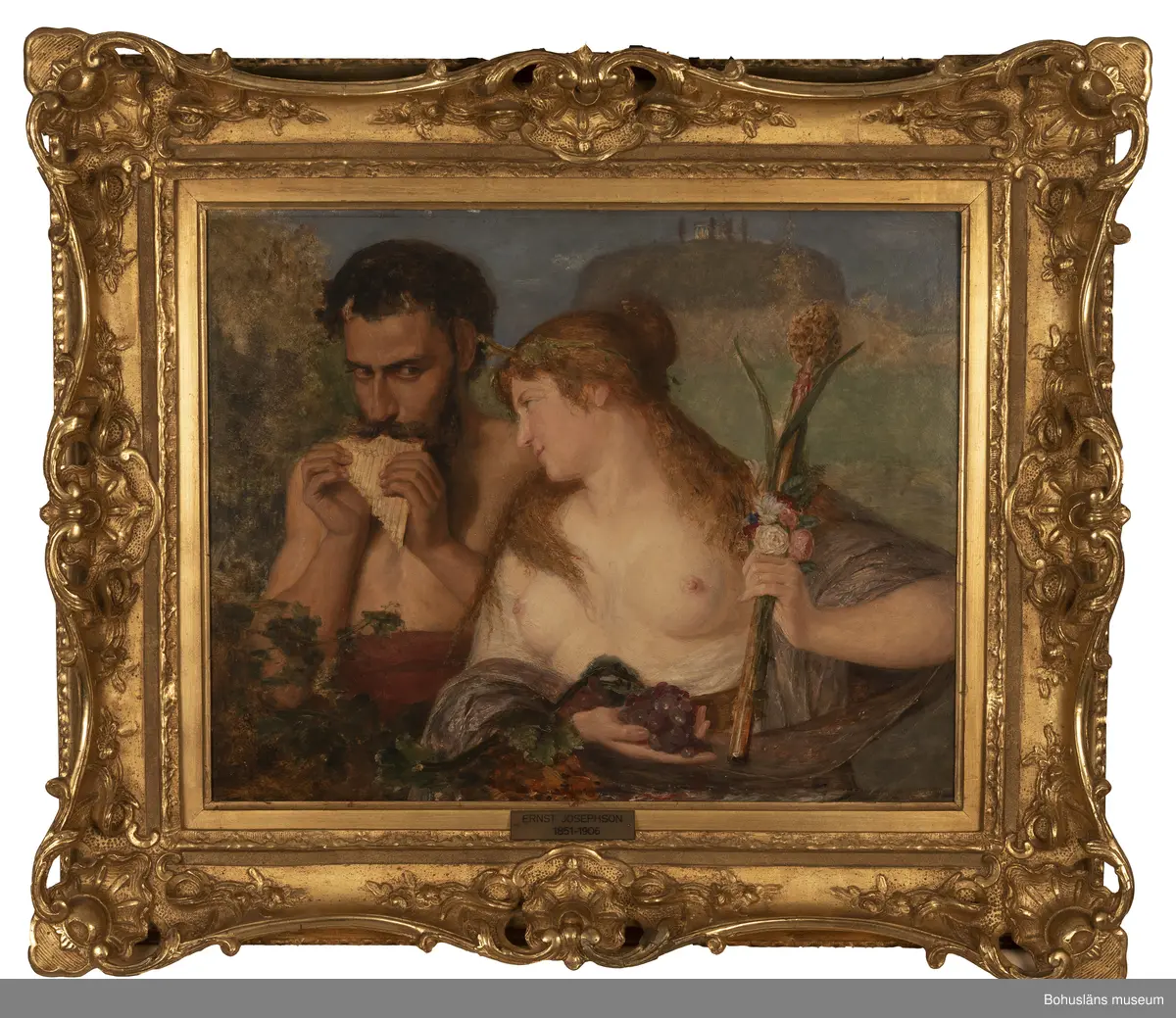 Ernst Josephson. Född i Sverige 1851, död 1906. 
Nymf och faun 42,5 x 53. Olja på träpannå. 
Tillkomsttid 1877/1878
Replik till målning nr 3373 i Nationalmuseum, Stockholm.

MONTERING/RAMNING
Mahognypannå.

Dekorerad förgylld träram i nyrokoko (kan också kallas impressionistram). Sparsamt träskuren dekor i hörnena, därutöver pastellage. Enbart de upphöjda partierna är förgyllda, i övrigt guldmålad. 
Troligen en återanvänd ram där en kraftig inkantslist var ett sätt att få den nygamla ramen att fysiskt passa ihop med själva målningen. 

UPPGIFTER PÅ BAKSIDAN
Anteckningar med svart tusch på två fastklistrade papperslappar på pannåns baksida:
Jag bevidner hermed at dette Billede ("Faun og Baccant-
ende") er malet af Ernst Josefson, svensk 
maler. 
Christiania 8/8 1905 Chr. Skredsvig.
Ovanstående erklarings 
rigtigheed attesteres 
C.W.Blomqvists"
Kunsthandel For......ning 
Guldlistfabrik
C?O Wasteson 

På den andra fastklistrade papperslappen finns anteckningen: 
År 1917 den 11 december, å Bukowskis 
auktion, inköpt at W. Zethelius.

Tre tryckta utställningsetiketter:
"ERNST JOSEPHSON
Minnesutställning 1951
Ägare Grosshandlare John Johnson (handskrivet tusch)
Titel 'Nymf och Faun (replik) " (handskrivet tusch)
Adress Ulricehamn (handskrivet tusch)
LILJEVALCHS KONSTHALL 
Jfr. kat. nr.  107."

"Erotikk og galskap
Ernst Josephson og Augste Rodin
Blaafarvevaerket 19.05.01 - 23.09.01
Ernst Josephson: Nymf och faun 
Katalog nr. 7"

PRINS EUGENS WALDEMARSUDDE
UTSTÄLLNING Ernst Josephson
TID 2001-10-13 -- 2002-01-13
KONSTNÄR Ernst Josephson
KAT. 21.
TITEL Nymf och faun. 1878
TEKNIK Olja på pannå  MÅTT 41 x 52
ÄGARE Bohusläns museum"

På ramen finns två sifferanteckningar med blå krita: "197" understruket och "25" inringat.

På 1930-talet ägdes målningen av Konsul Hjalmar Wicander enligt bildtext i boken "Nutida svenskt måleri", Ragnar Hoppe, 1936.

Övrig historik se JJ01.