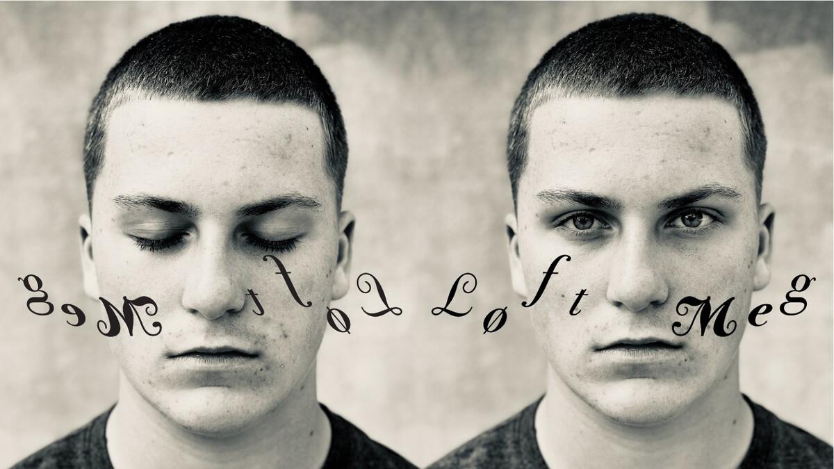 Plakatbilde fra forestillingen Løft meg. To ansikt, med åpne og lukkede øyne.